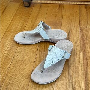 Vionic Wanda Stylish Emboss Snake Cream Sandals